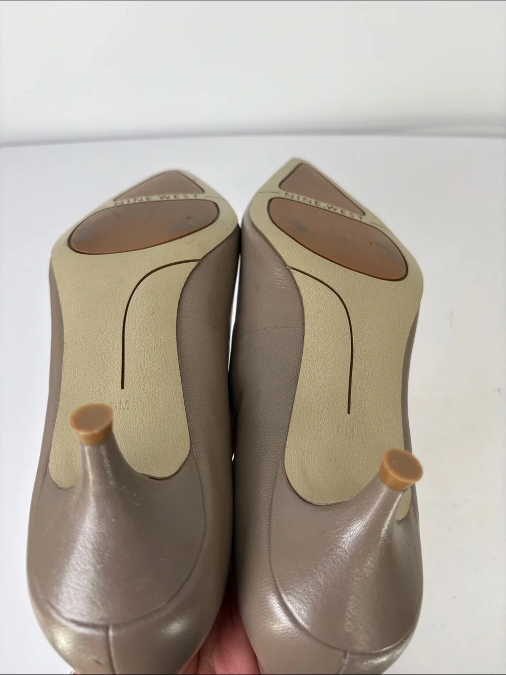 🥦 Nine West leather Pointed Kitten Heels in Taupe 1.75”
